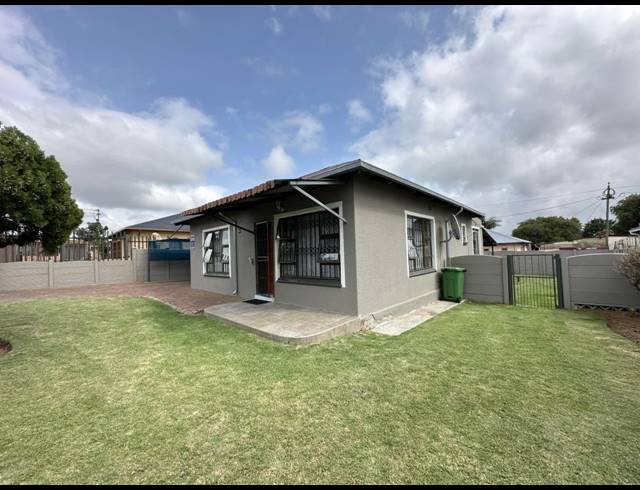 3 BEDROOM HOUSE FOR SALE IN SOUTH HILLS